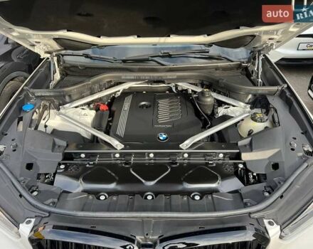 Белый БМВ Х5, объемом двигателя 3 л и пробегом 117 тыс. км за 59900 $, фото 43 на Automoto.ua