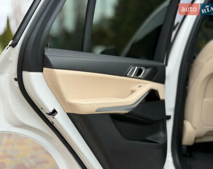 Белый БМВ Х5, объемом двигателя 3 л и пробегом 90 тыс. км за 45900 $, фото 13 на Automoto.ua