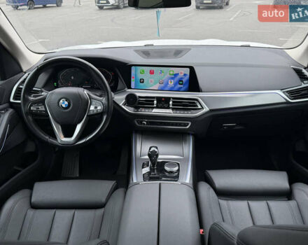 Белый БМВ Х5, объемом двигателя 2 л и пробегом 68 тыс. км за 56500 $, фото 26 на Automoto.ua