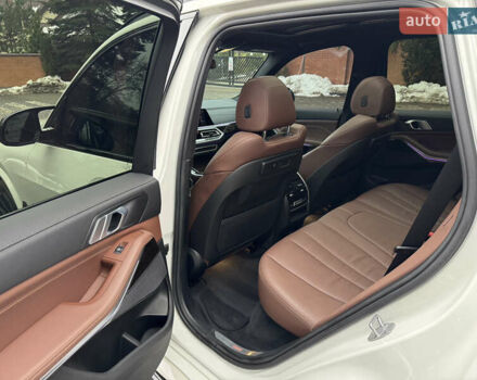 Белый БМВ Х5, объемом двигателя 3 л и пробегом 125 тыс. км за 51000 $, фото 18 на Automoto.ua