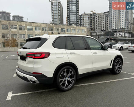Белый БМВ Х5, объемом двигателя 2 л и пробегом 68 тыс. км за 56500 $, фото 50 на Automoto.ua