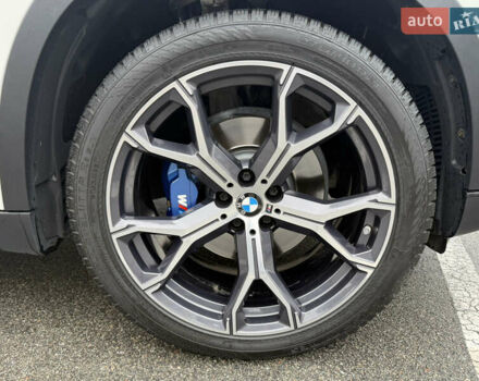 Белый БМВ Х5, объемом двигателя 2 л и пробегом 68 тыс. км за 56500 $, фото 43 на Automoto.ua