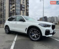 Белый БМВ Х5, объемом двигателя 2 л и пробегом 68 тыс. км за 56500 $, фото 2 на Automoto.ua
