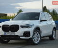 Белый БМВ Х5, объемом двигателя 3 л и пробегом 117 тыс. км за 61999 $, фото 1 на Automoto.ua