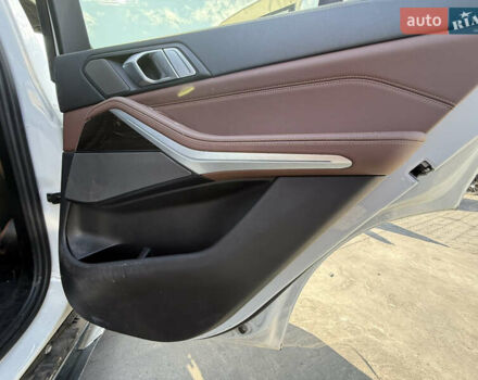 Белый БМВ Х5, объемом двигателя 3 л и пробегом 115 тыс. км за 35000 $, фото 9 на Automoto.ua