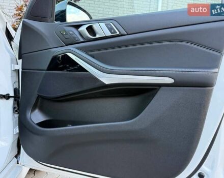 Белый БМВ Х5, объемом двигателя 3 л и пробегом 130 тыс. км за 58700 $, фото 47 на Automoto.ua