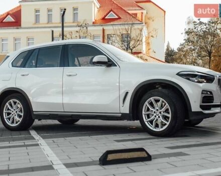 Белый БМВ Х5, объемом двигателя 2 л и пробегом 77 тыс. км за 50700 $, фото 6 на Automoto.ua