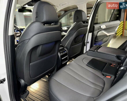 Білий БМВ Х5, об'ємом двигуна 2 л та пробігом 68 тис. км за 54500 $, фото 26 на Automoto.ua