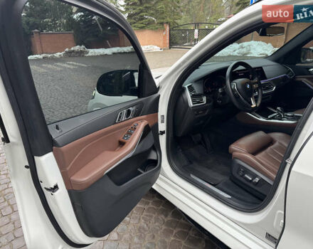 Белый БМВ Х5, объемом двигателя 3 л и пробегом 125 тыс. км за 51000 $, фото 14 на Automoto.ua