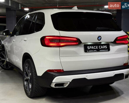 Білий БМВ Х5, об'ємом двигуна 2 л та пробігом 68 тис. км за 54500 $, фото 11 на Automoto.ua
