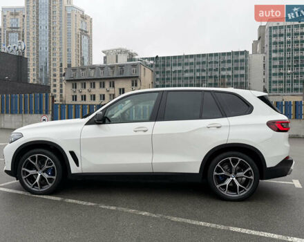 Белый БМВ Х5, объемом двигателя 2 л и пробегом 68 тыс. км за 56500 $, фото 46 на Automoto.ua