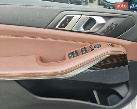 Белый БМВ Х5, объемом двигателя 3 л и пробегом 70 тыс. км за 62000 $, фото 4 на Automoto.ua