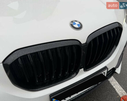 Белый БМВ Х5, объемом двигателя 2 л и пробегом 68 тыс. км за 56500 $, фото 44 на Automoto.ua