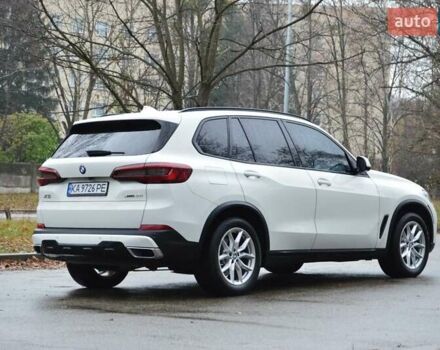 Белый БМВ Х5, объемом двигателя 3 л и пробегом 117 тыс. км за 56000 $, фото 5 на Automoto.ua