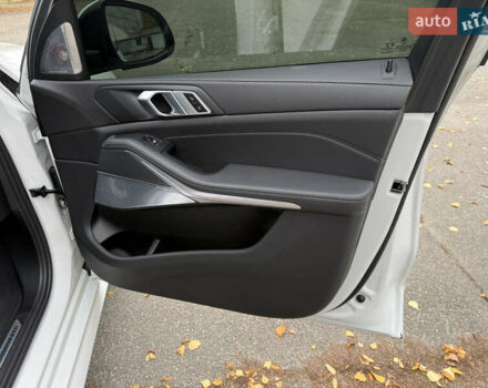 Белый БМВ Х5, объемом двигателя 3 л и пробегом 52 тыс. км за 55555 $, фото 16 на Automoto.ua