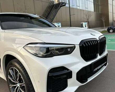 Белый БМВ Х5, объемом двигателя 2 л и пробегом 49 тыс. км за 69900 $, фото 3 на Automoto.ua