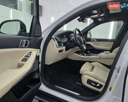 Белый БМВ Х5, объемом двигателя 3 л и пробегом 59 тыс. км за 60500 $, фото 26 на Automoto.ua