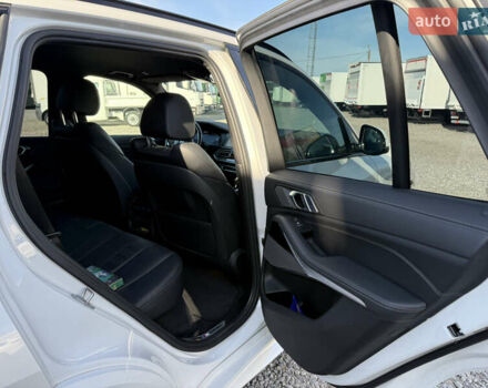 Білий БМВ Х5, об'ємом двигуна 3 л та пробігом 118 тис. км за 67777 $, фото 29 на Automoto.ua