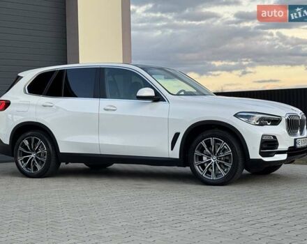 БМВ Х5 2021 в Стрые на Automoto.ua Белый БМВ Х5, объемом двигателя 2 л и пробегом 89 тыс. км за 53900 $, фото 10 на Automoto.ua