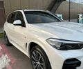 Белый БМВ Х5, объемом двигателя 2 л и пробегом 49 тыс. км за 69900 $, фото 2 на Automoto.ua