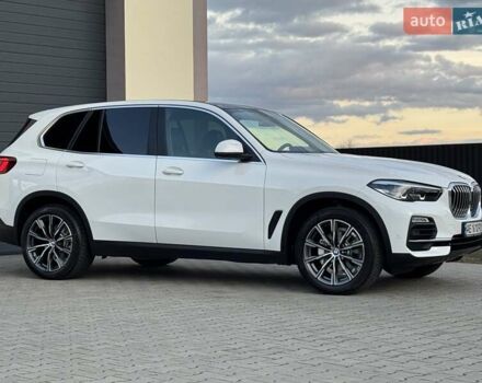 БМВ Х5 2021 в Стрые на Automoto.ua Белый БМВ Х5, объемом двигателя 2 л и пробегом 89 тыс. км за 53900 $, фото 8 на Automoto.ua