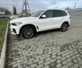 Білий БМВ Х5, об'ємом двигуна 2 л та пробігом 77 тис. км за 49500 $, фото 1 на Automoto.ua