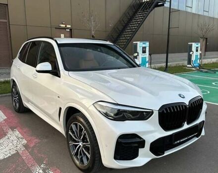 Белый БМВ Х5, объемом двигателя 2 л и пробегом 49 тыс. км за 69900 $, фото 5 на Automoto.ua