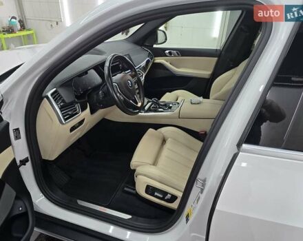 Белый БМВ Х5, объемом двигателя 3 л и пробегом 59 тыс. км за 60500 $, фото 19 на Automoto.ua