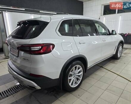 Белый БМВ Х5, объемом двигателя 3 л и пробегом 59 тыс. км за 60500 $, фото 6 на Automoto.ua