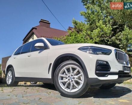 Белый БМВ Х5, объемом двигателя 2 л и пробегом 68 тыс. км за 53800 $, фото 1 на Automoto.ua