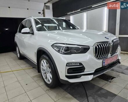 Белый БМВ Х5, объемом двигателя 3 л и пробегом 59 тыс. км за 60500 $, фото 3 на Automoto.ua