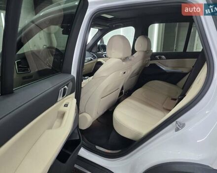 Белый БМВ Х5, объемом двигателя 3 л и пробегом 59 тыс. км за 60500 $, фото 24 на Automoto.ua