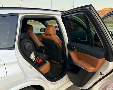 Белый БМВ Х5, объемом двигателя 2 л и пробегом 49 тыс. км за 69900 $, фото 23 на Automoto.ua