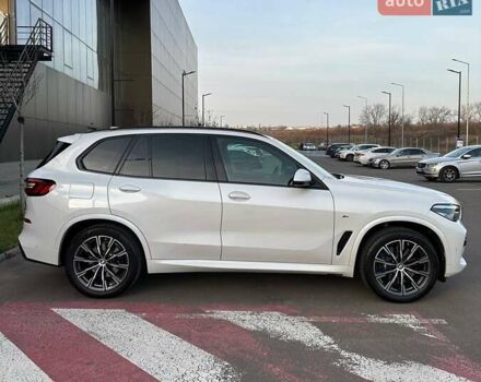 Белый БМВ Х5, объемом двигателя 2 л и пробегом 49 тыс. км за 69900 $, фото 4 на Automoto.ua