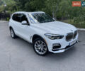 Белый БМВ Х5, объемом двигателя 3 л и пробегом 5 тыс. км за 61900 $, фото 1 на Automoto.ua