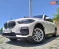 Белый БМВ Х5, объемом двигателя 2 л и пробегом 63 тыс. км за 54900 $, фото 4 на Automoto.ua
