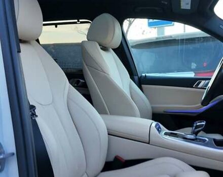 Белый БМВ Х5, объемом двигателя 3 л и пробегом 17 тыс. км за 64900 $, фото 7 на Automoto.ua