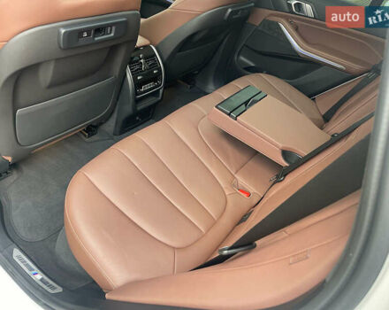 Білий БМВ Х5, об'ємом двигуна 3 л та пробігом 15 тис. км за 68100 $, фото 44 на Automoto.ua