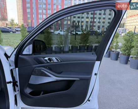 Белый БМВ Х5, объемом двигателя 3 л и пробегом 90 тыс. км за 69000 $, фото 40 на Automoto.ua