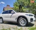 Белый БМВ Х5, объемом двигателя 2 л и пробегом 63 тыс. км за 54900 $, фото 1 на Automoto.ua