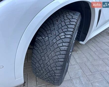 Білий БМВ Х5, об'ємом двигуна 3 л та пробігом 40 тис. км за 75000 $, фото 17 на Automoto.ua