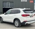 Белый БМВ Х5, объемом двигателя 3 л и пробегом 44 тыс. км за 66290 $, фото 6 на Automoto.ua
