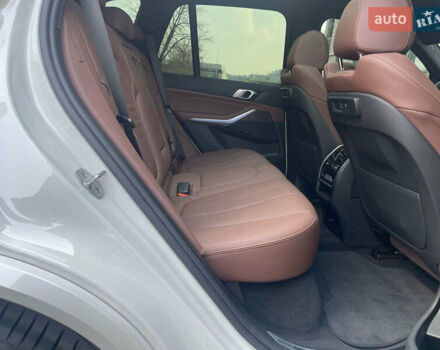 Белый БМВ Х5, объемом двигателя 3 л и пробегом 15 тыс. км за 68100 $, фото 52 на Automoto.ua