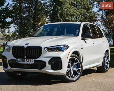 Белый БМВ Х5, объемом двигателя 3 л и пробегом 63 тыс. км за 69900 $, фото 1 на Automoto.ua