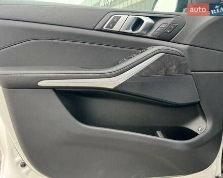 Белый БМВ Х5, объемом двигателя 3 л и пробегом 44 тыс. км за 66290 $, фото 14 на Automoto.ua