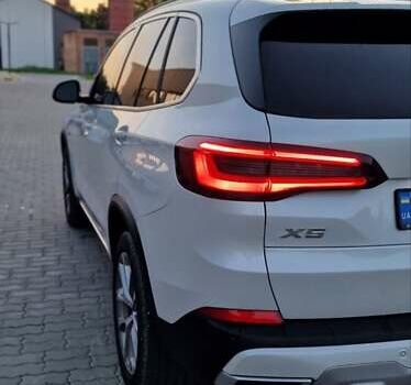 Белый БМВ Х5, объемом двигателя 3 л и пробегом 31 тыс. км за 72500 $, фото 2 на Automoto.ua