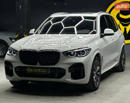 Белый БМВ Х5, объемом двигателя 3 л и пробегом 17 тыс. км за 68000 $, фото 2 на Automoto.ua