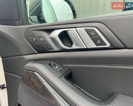 Белый БМВ Х5, объемом двигателя 3 л и пробегом 44 тыс. км за 66290 $, фото 45 на Automoto.ua