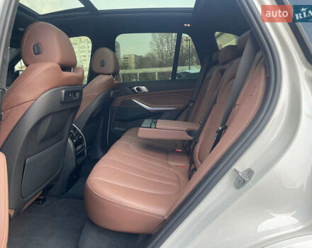 Білий БМВ Х5, об'ємом двигуна 3 л та пробігом 15 тис. км за 68100 $, фото 46 на Automoto.ua