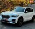 Белый БМВ Х5, объемом двигателя 3 л и пробегом 106 тыс. км за 59990 $, фото 1 на Automoto.ua